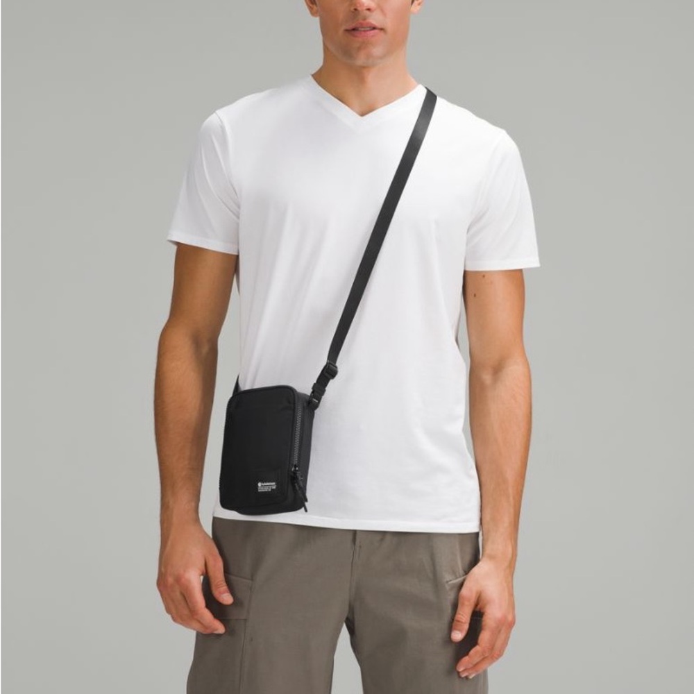 Easy Access Crossbody Bag 1.5L - Picture 2 of 6